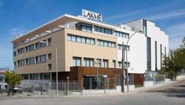 A firma de cosmética profissional para salões de cabeleireiro, que já se distingue por criar beleza sustentável nas suas formulações, une-se agora à guerra contra o plástico eliminando o plástico dos tubos de todas as suas linhas cor 