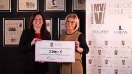 Ana Ribes, presidenta de la Fundación VMV Cosmetic Group ha entregado la recaudación de las ventas del labial de Salerm Cosmetics a la Fundación Stanpa y su programa, Ponte guapa, te sentirás mejor, por un valor de 2.366,55 euros