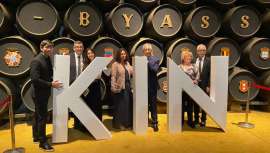 Un team sin fisuras, el de todos los que componen Kin Cosmetics, marca española que traspasa fronteras, las bodegas González Byass como escenario y una colección, Vibes, que descifra los códigos de 2020. Así ha sido Kinexperience020