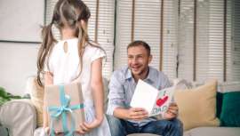 De un vistazo y a modo de guía, te facilitamos la lista de los cosméticos imprescindibles para el cuidado capilar del hombre y te proporcionamos 5 consejos clave para vender más en tu peluquería