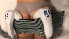 En pocas sesiones se desarrolla un marcado abdominal o de cualquier zona del cuerpo donde se desee: glúteos, zona interna del muslo, brazos