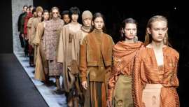 Cotril realiza los looks de Anteprima en la Semana de la Moda de Milán, conquistando por sus efectos y elaborada naturalidad 