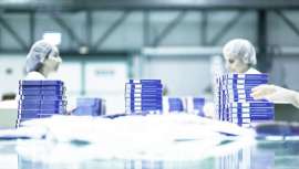 La empresa, fabricante de cosméticos, elabora un plan de contingencia para poner freno a la epidemia y continuar su actividad industrial asegurando las cadenas de suministro, salvaguardando a ésta sus plantillas y la economía 