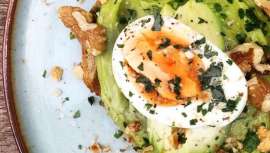 Hábitos y costumbres necesarios para la salud, la belleza y el bienestar de las personas se ven comprometidos durante el confinamiento a causa del coronavirus. Revisamos, a falta de sol, cómo sintetizar la vitamina D y mejorar incluso el ánimo 