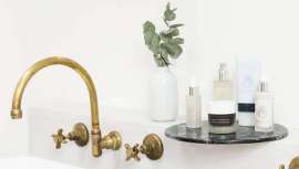 La cosmética y rituales profesionales conquistan los hogares ahora, más que nunca. Firmas y cosméticos en cabina elegidos para mantenerse a la espera de volver al centro de estética 