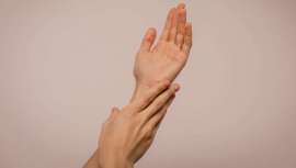 Cinco grandes fabricantes de perfumes y cosméticos han entregado ya más de 270.000 litros de soluciones hidroalcohólicas desde que se inició la alerta y suministrarán 310.000 litros más en los próximos quince días