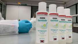 Ante la situación actual de alarma sanitaria, la compañía ha iniciado la entrega de geles higienizantes y productos
de higiene para que estos profesionales puedan realizar su labor diaria con la máxima seguridad