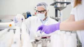 La marca española de cosmética profesional ha donado a la ONG del Padre Ángel su producción de gel higienizante