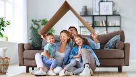 Preocupados y confinados... Daniel Velázquez, experto en psicología, miembro de Doctoralia, enumera las secuelas psicológicas que puede implicar el estado de alarma y cómo manejarlas. La visión positiva es fundamental