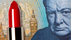 El primer ministro Churchill convirtió el pintalabios en un producto de primera necesidad en tiempos de guerra. Y lo hizo además, con los labiales de color rojo. Un mito que no es tal, porque la historia se repite durante los períodos de crisis