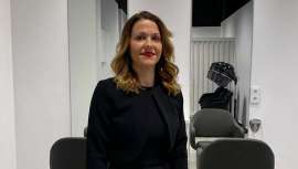 Esta peluquera castellonense inauguraba el pasado 2 de marzo un ambicioso salón de belleza en la capital de la Plana. La fuerte apuesta coincidió con la crisis del coronavirus, pero su energía y entusiasmo no han decaído pese a la situación