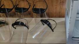 Fabrica materiales de protección y pone sus impresoras 3D al servicio de los sanitarios 