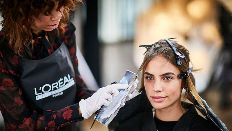 Guía para elegir uniforme de peluquería y estética