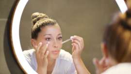 Es uno de los superingredientes de la cosmética que además aporta beneficios demostrados para la salud en lo referido a su uso en medicina natural. Descubrimos qué es, cómo funciona y qué hace la Niacinamida, Vitamina B3