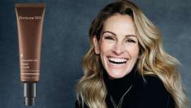 Este tratamiento hidratante diario reduce visiblemente las arrugas y finas líneas o líneas más profundas, revitaliza el rostro, lo hidrata y nutre y, aparte, redefine la estructura facial del rostro