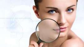 Por un lado, la piel ha sido menos expuesta a la radiación solar y a la contaminación, dos factores externos que contribuyen a envejecer e intoxicar, respectivamente, al órgano más extenso de nuestro cuerpo