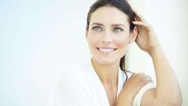 La Dra. Elena Martínez Lorenzo, de la Clínica Pilar de Frutos, aborda las principales propiedades y usos del retinol y el ácido retinoico, los más habituales en tratamientos y cosméticos