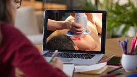 La prestigiosa RÖSS Estética recupera on-line su calendario de formación, el cual inicia con gran éxito de participación. Se trata de un extenso y detallado programa de capacitación y ponencias 