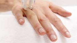 El confinamiento ha hecho que la mayoría de las mujeres estén más preocupadas por sus manos que por su rostro. LPG nos descubre un tratamiento sublime para manos de igual condición, totalmente recuperadas y rejuvenecidas 