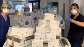 La firma dona cremas de manos y de rostro a profesionales sanitarios de hospitales para apoyar a los profesionales del sector en esta lucha contra la Covid-19