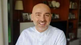 Un icono del total look en la ciudad de Valencia, donde dirige su salón con acierto y pasión, Rosaleñ, al cual debemos algunas de las colecciones más gloriosas del mundo de la peluquería, se incorpora al team artístico de Montibello 