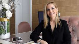 No sólo actúa y predica, sino que lo hace con el ejemplo. A Carmen Galera el confinamiento le pilló trabajando frenéticamente en su consulta de dermatología y estética DermaForYou. Ahora, revisa sus conclusiones y apuesta de  futuro