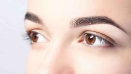 Los tratamientos de microblading se disparan antes del verano y surgen un montón de dudas a la hora de conservar unas cejas perfectas durante las vacaciones 