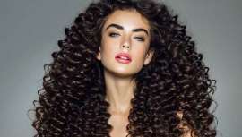 El Equipo Artístico de Llongueras desvela la guía definitiva para lucir unos rizos hidratados, brillantes, elásticos y suaves. Y mantener a cualquier tipo de onda bajo control 