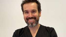 Arcanos de la belleza a través de la salud, con todos los secretos y conocimientos en sus manos, los fisioterapeutas ocupan un lugar privilegiado en la doctrina del bienestar. Es el caso de Antonio Carmona y sus recetas contra la Covid-19