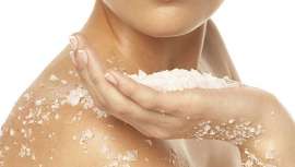 O nos ajustamos a unas normas básicas o la sal y el azúcar, concebidos como exfoliantes, no arrojarán el resultado prometido. Hablamos con los expertos para encontrar la justa medida o alternativas 