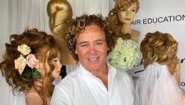 Patrick Cameron Bridal Hair Live Zoom es la próxima retransmisión vía Zoom del carismático y mundialmente conocido profesional australiano, esta vez centrándose en el arte, técnicas y trucos del recogido de novia 