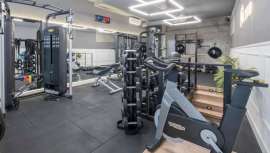 Alex García, responsable de Fit Club, apunta determinados ejercicios que logran mejoran el nivel físico, mermado tras el confinamiento y ayudan a controlar el estrés mental