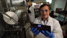 La tecnología LED, la considerada luz del futuro en numerosos dispositivos y pantallas, se hace ahora con pelo sobrante de las peluquerías que antes iba a la basura 