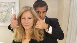 Julien Farel no es un peluquero como los demás: sus tarifas tampoco, un corte de pelo en su salón cuesta 1.000 dólares y más de 1.000 personas esperan por él y su efecto Power Hair