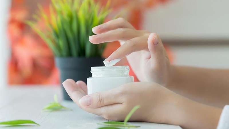 Os consumidores pedem transparncia nas etiquetas da cosmtica clean