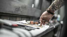 El gremio de peluqueros y barberos de Cali, uno de los más perjudicados por la cuarentena, acaba de dar luz verde al protocolo con el que abrirán sus puertas estos establecimientos 