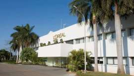 LOréal eliminará las palabras relacionadas con blanco, claro y luz, como lo es blanqueamiento, de sus productos para aclarar la piel de aplicación nocturna, tras la ola de peticiones de los activistas contra el racismo a nivel mundial