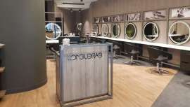 La filosofía del éxito de la marca se basa en un método de corte único y personalizado dentro de un ambiente cómodo con una gran cantidad de productos, técnicas y servicios