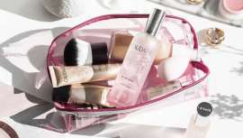 Concebida hace 22 años por Mathilde Thomas, la fundadora de Caudalie, esta bruma se viste, hoy con un nuevo frasco