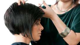 ¿Te has parado a escuchar activamente a tu cliente para conocerle más y proporcionarle siempre la mejor imagen frente a lo que posiblemente te pudiera pedir y no le favorece? Practica la asesoría de imagen, va en tu prestigio 