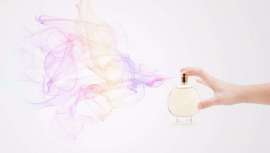 Los códigos olfativos están cambiando, y los factores sociales impactan en cómo se crean las fragancias. Lo que anima a la industria a innovar y jugar en la paleta existente, mientras buscan novedades que satisfagan a los nuevos consumidores