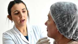 Bajo la dirección de la prestigiosa doctora Verónica Rolandelli, médica cirujana, Medestética Training anuncia su próxima Jornada on-line sobre el manejo de las posibles complicaciones en la consulta y el tratamiento médico estético