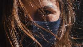 Nunca antes, no cabeleireiro, o primeiro na reabertura, serviu melhor de barómetro para medir e decifrar os novos modos do consumidor. Três profissionais hairstylists contam-nos como é a nova era pós Covid-19