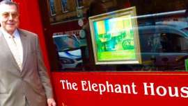 Conocido internacionalmente, Philip Sambanidis, a cargo de algunas de las cabelleras estelares de Hollywood busca en España actores para su famoso reality, todos peluqueros y peluqueras