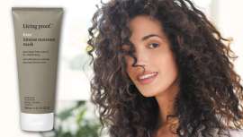 Adiós a las mascarillas tradicionales. ¡Hola a la nueva No Frizz Intense Moisture Mask by Living Proof!, tu aliado para el verano y durante todo el año que disciplina y suaviza los cabellos crespos y rebeldes 