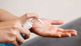 Los expertos de Mifarma explican qué productos son más recomendables para mantener la higiene de las manos y aconsejan, siempre que sea posible, lavarse con agua y jabón con pH neutro