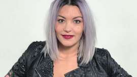 Al frente del salón Cruz Gómez Estilistas, Madrid, Raquel es una mujer peluquera que tiene a bien que le sigan y admiren, 20,3k en Instagram. No nos extraña, aparte de ser una delicia es embajadora con nota de una nueva forma de hacer peluquería