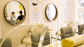 No se trata solo de acudir al centro de referencia para cuidar de pies y manos, sino también de aconsejar cómo mantenerlos en perfecto estado hasta la próxima visita al centro de belleza profesional a la vuelta del verano