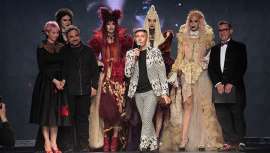 ¿Quién no conoce a Manuel Mon? ¡Que levante la mano! No vemos ninguna. Lógico, él es una estrella. Estrella de la peluquería que en 2020 participará en una edición de los Premios Fígaro que va a dejar huella 