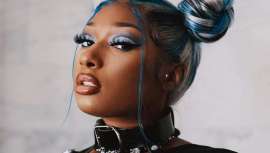 Megan se une al panteón de los rostros conocidos de Revlon y se abre paso entre un grupo diverso y exitoso de mujeres, incluidas las actuales embajadoras Gal Gadot, Ashley Graham, Sofía Carson, Jessica Jung, Adwoa Aboah y Eniola Abioro